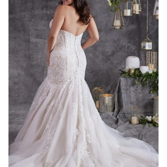 Maggie Soterro wedding dress